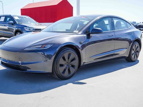 Used 2025 Tesla Model 3 Long Range image 3