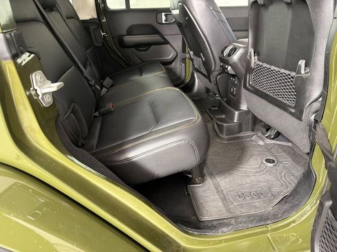 Used 2024 Jeep Wrangler Unlimited Sahara AWD/4WD image 15