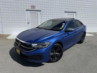 Used 2024 Volkswagen Jetta SE image 1