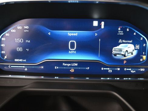 Used 2023 Chevrolet Suburban LT w/ Luxury Package image 14