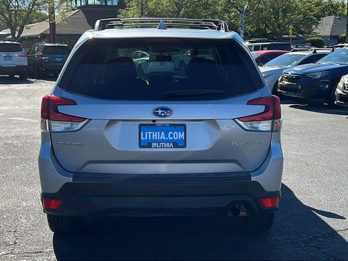 Used 2022 Subaru Forester Premium w/ Popular Package #1 AWD/4WD image 6