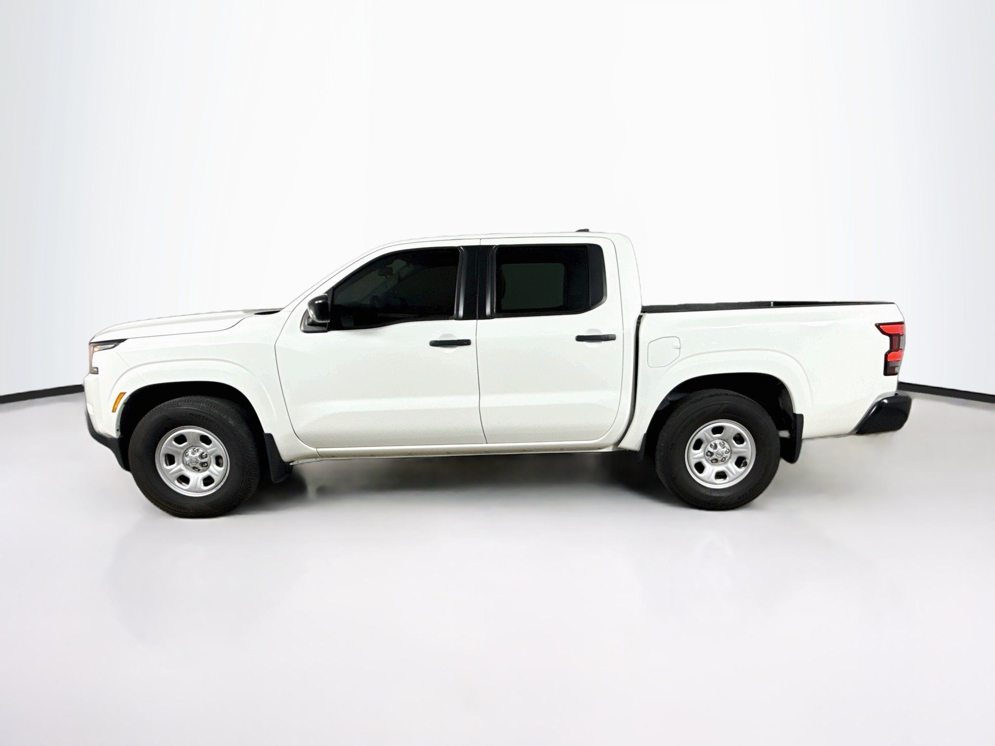 Used 2024 Nissan Frontier S RWD image 7