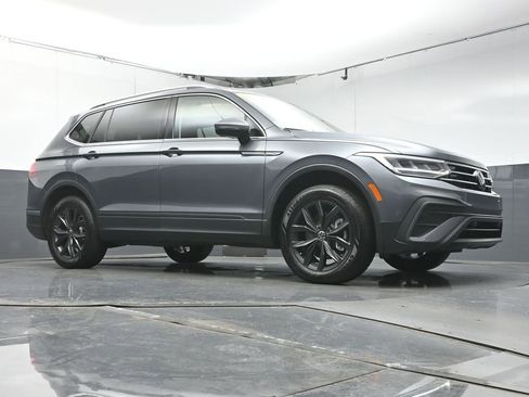 Used 2024 Volkswagen Tiguan SE FWD image 42