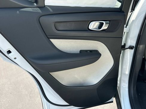 Certified 2026 Volvo XC40 B5 Plus w/ Protection Package Premier image 16