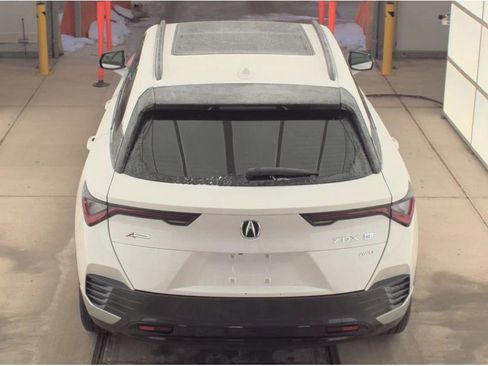 Used 2024 Acura ZDX A-Spec image 5