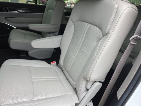 Used 2022 Jeep Wagoneer Series II w/ Flexible Seating Group image 8