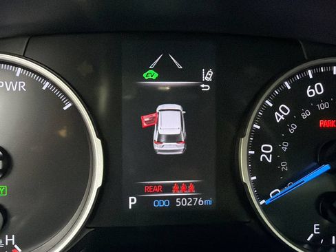 Used 2021 Toyota RAV4 LE AWD/4WD image 19