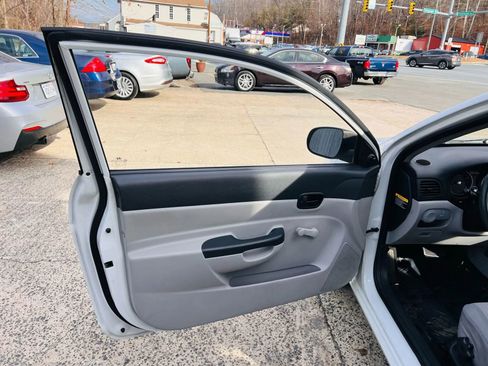 Used 2010 Hyundai Accent GS image 19