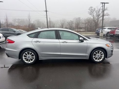 Used 2020 Ford Fusion SE image 4