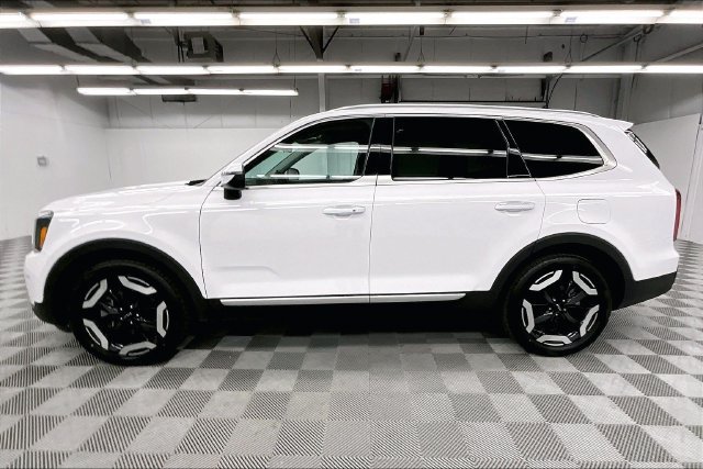 Used 2025 Kia Telluride S AWD/4WD image 14
