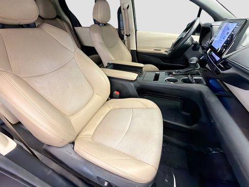 Used 2024 Toyota Sienna Limited FWD image 15