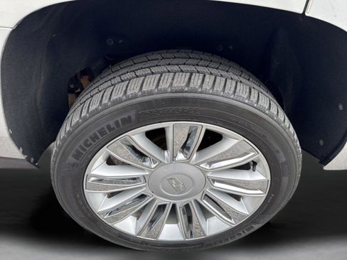 Used 2019 Cadillac Escalade Luxury image 21