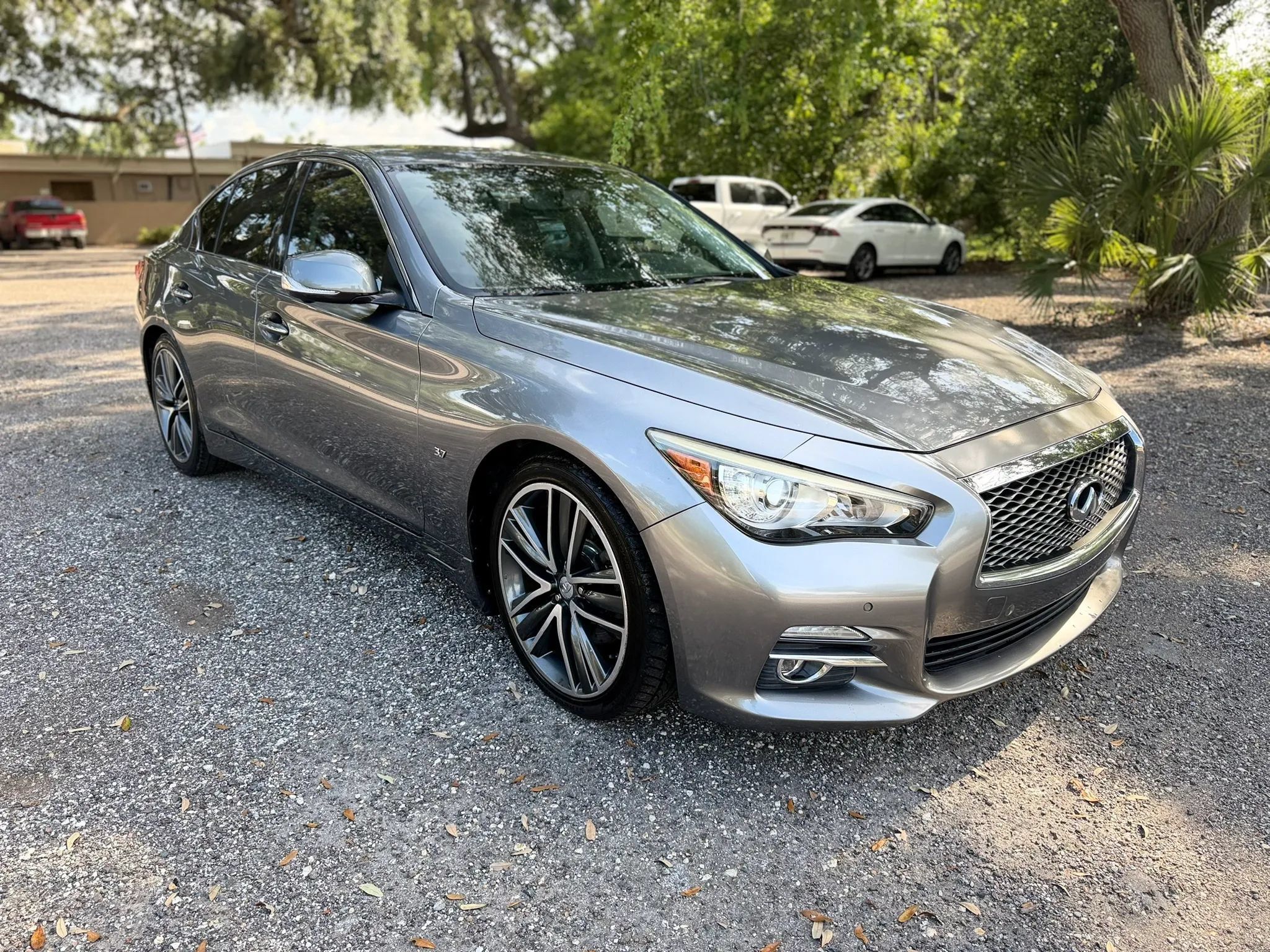 Used 2015 INFINITI Q50 Premium w/ Deluxe Touring Package RWD image 3
