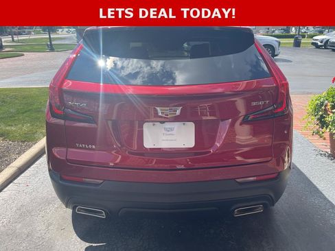 Used 2023 Cadillac XT4 Luxury w/ Cold Weather Package FWD image 9