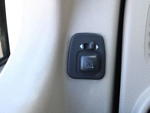 Used 2004 Ford Explorer Sport Trac XLT RWD image 5