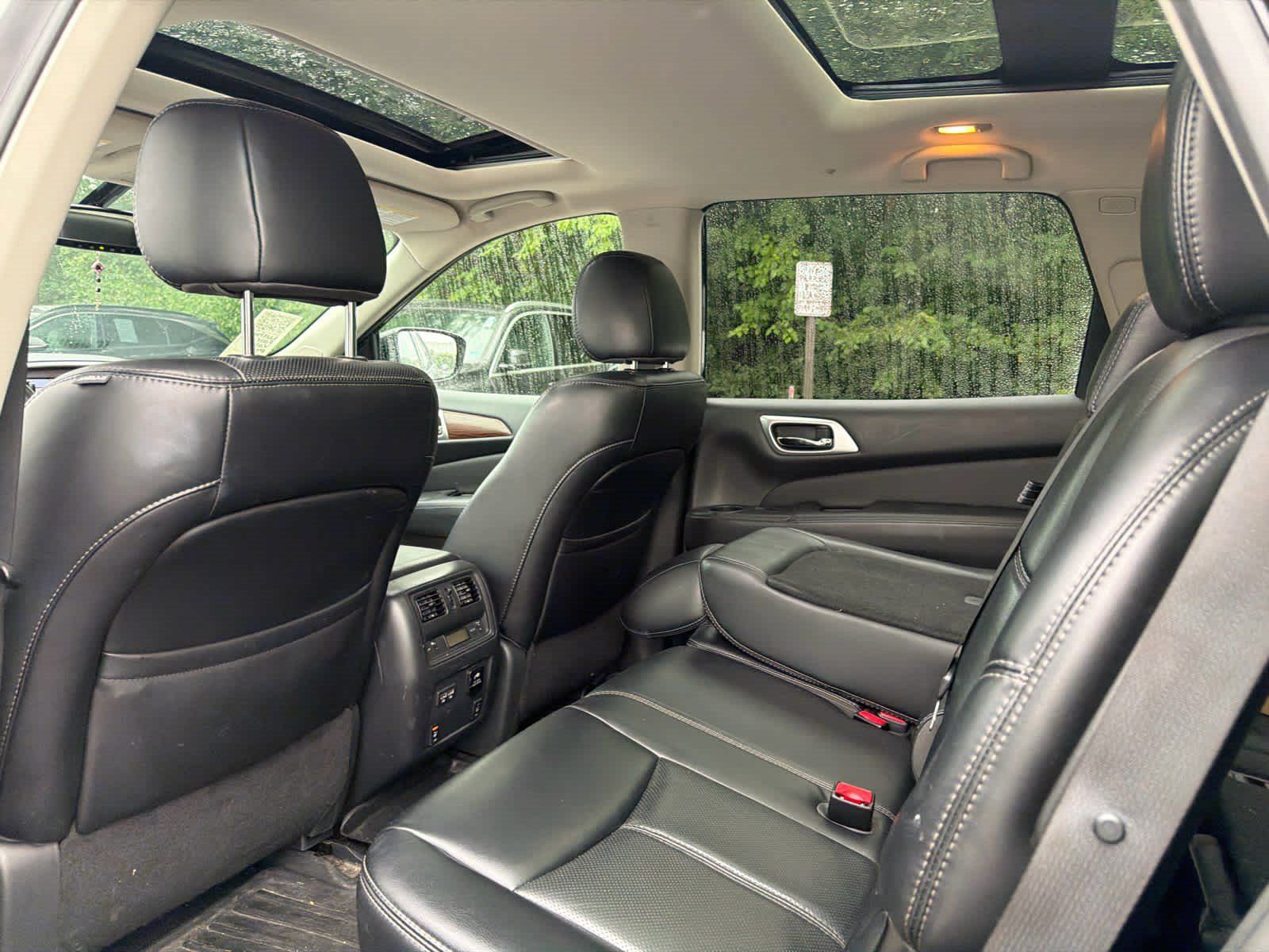 Used 2017 Nissan Pathfinder Platinum AWD/4WD image 6