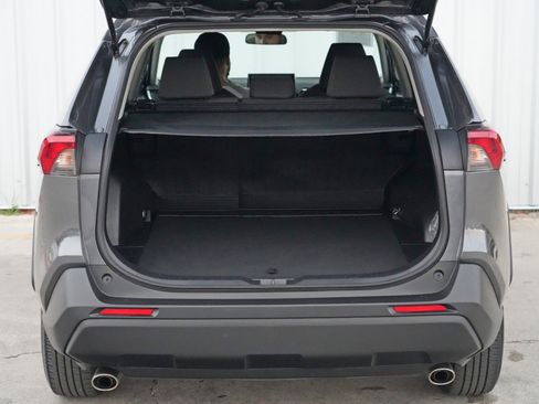 Used 2022 Toyota RAV4 XLE image 9