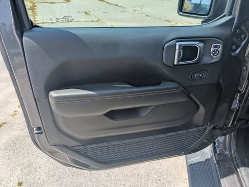 Used 2025 Jeep Wrangler Unlimited Sahara AWD/4WD image 12