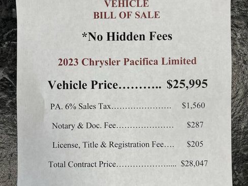 Used 2023 Chrysler Pacifica Limited FWD image 2