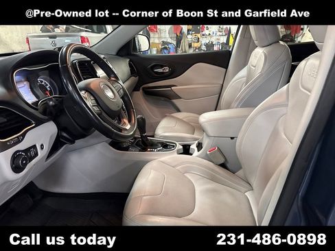 Used 2020 Jeep Cherokee Limited image 12