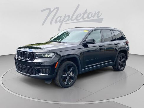 Used 2023 Jeep Grand Cherokee Altitude AWD/4WD image 1