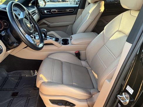 Used 2023 Porsche Cayenne image 17