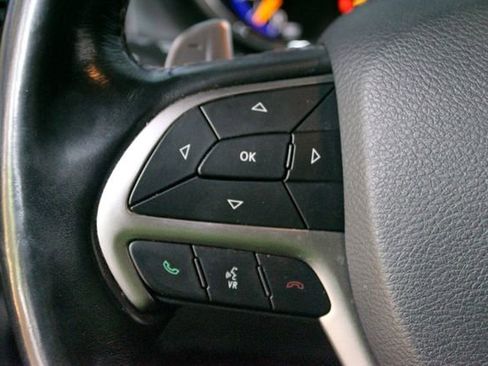 Used 2019 Jeep Grand Cherokee Overland w/ Jeep Active Safety Group AWD/4WD image 18