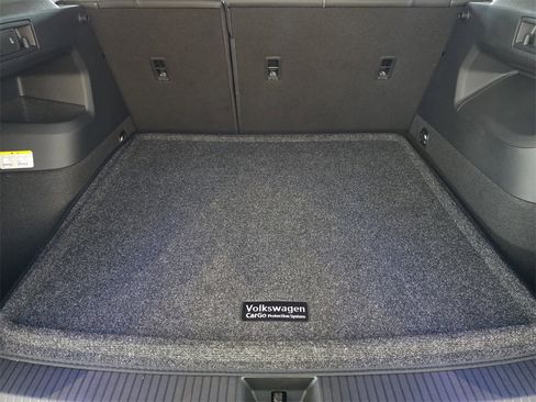 New 2025 Volkswagen Tiguan SE image 23