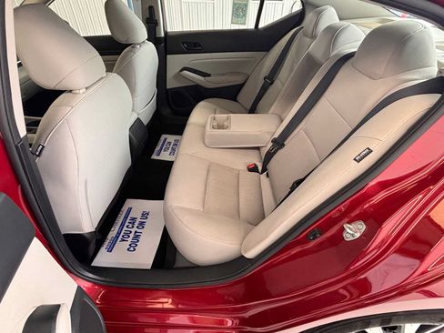 Used 2025 Nissan Altima 2.5 SV FWD image 15