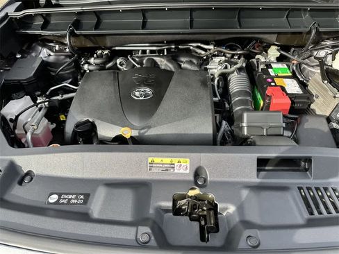 Used 2021 Toyota Highlander Platinum image 9