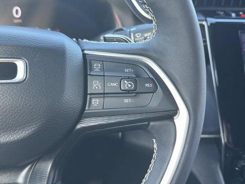 Used 2023 Jeep Grand Cherokee Altitude RWD image 19