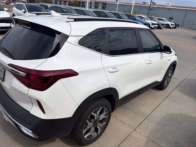 Used 2022 Kia Seltos EX AWD/4WD image 6