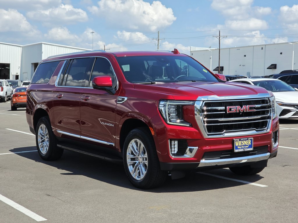 Used 2023 GMC Yukon XL SLT w/ SLT Premium Package RWD image 3