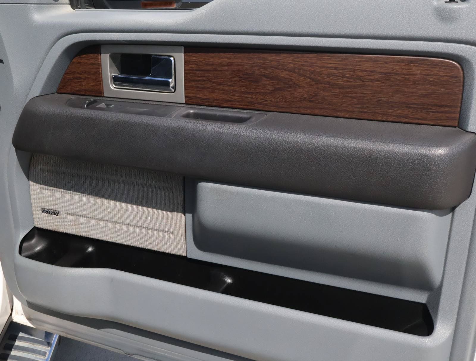 Used 2013 Ford F150 Lariat w/ Luxury Equipment Group RWD image 17