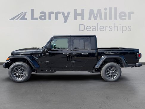 New 2026 Jeep Gladiator Sport image 2