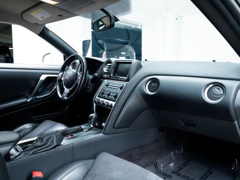 Used 2009 Nissan GT-R Premium AWD/4WD image 21