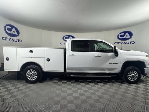 Used 2024 Chevrolet Silverado 2500 LT w/ Convenience Package image 3