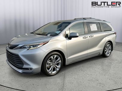 Used 2023 Toyota Sienna Platinum