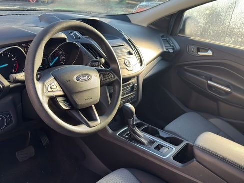 Used 2017 Ford Escape SE image 9