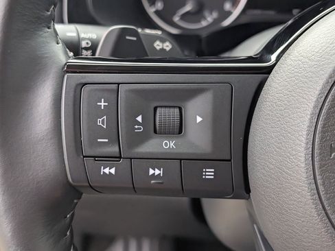 Used 2025 Nissan Pathfinder SL AWD/4WD image 23