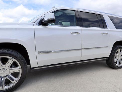 Used 2016 Cadillac Escalade ESV Premium AWD/4WD image 36
