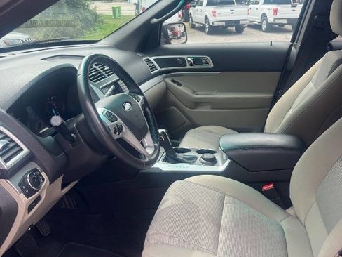 Used 2012 Ford Explorer XLT w/ Class III Trailer Tow Pkg image 3