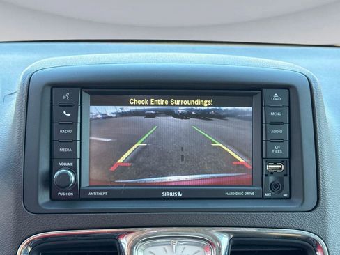 Used 2016 Chrysler Town & Country Touring image 24