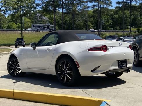 New 2026 MAZDA MX-5 Miata Club RWD image 3