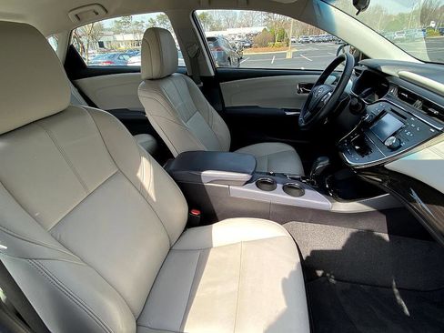 Used 2015 Toyota Avalon XLE image 19