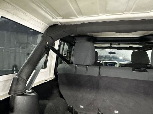 Used 2012 Jeep Wrangler Unlimited Sahara w/ Dual Top Group AWD/4WD image 31