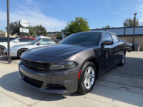 Used 2020 Dodge Charger SXT w/ Leather Interior Group image 5