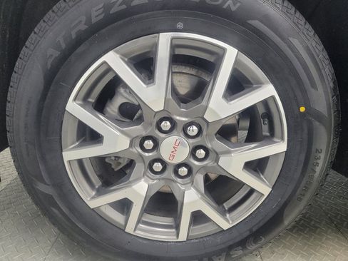 Used 2023 GMC Acadia SLE w/ Driver Convenience Package FWD image 31