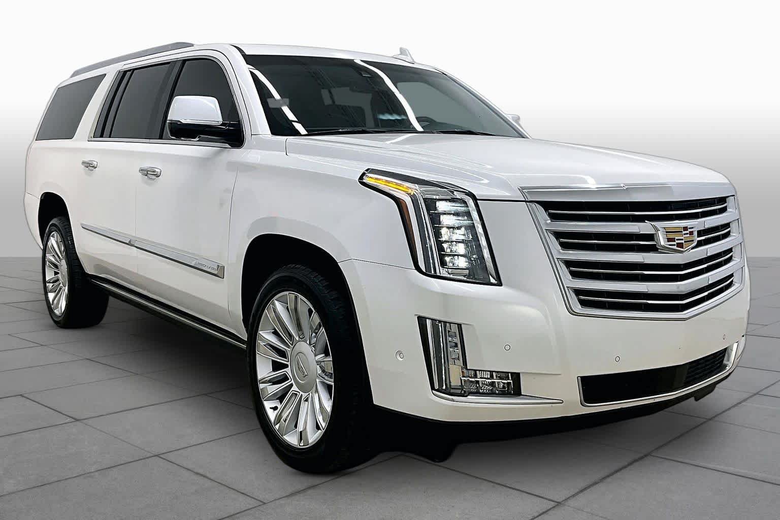 Used 2017 Cadillac Escalade ESV Platinum RWD image 3