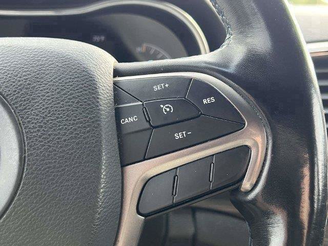 Used 2020 Jeep Grand Cherokee Laredo AWD/4WD image 27